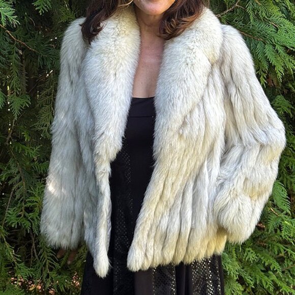 Vintage Saga Fox Fur Jacket with 100% Bemberg Liner.  Approximate size M or 8. - Picture 1 of 8